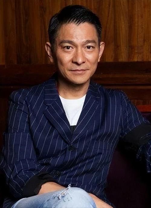 刘德华最近照片曝光 60岁状态依旧帅气逼人