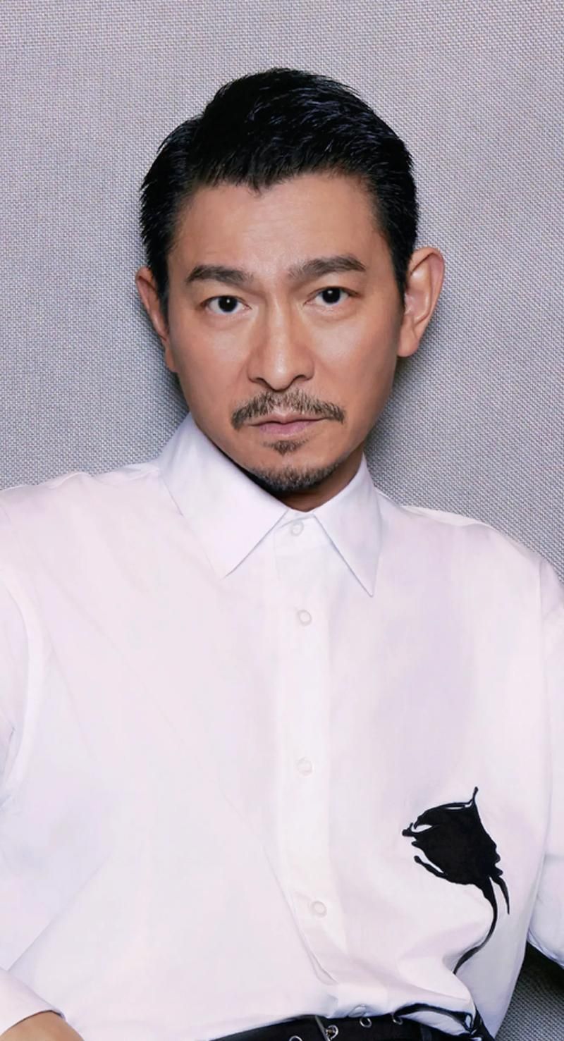 刘德华最近照片曝光 60岁状态依旧帅气逼人