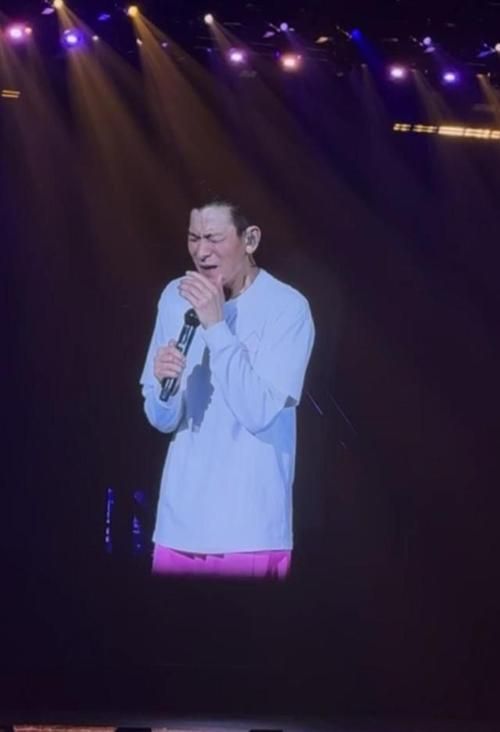 刘德华最近视频曝光！演唱会纪录片太感人