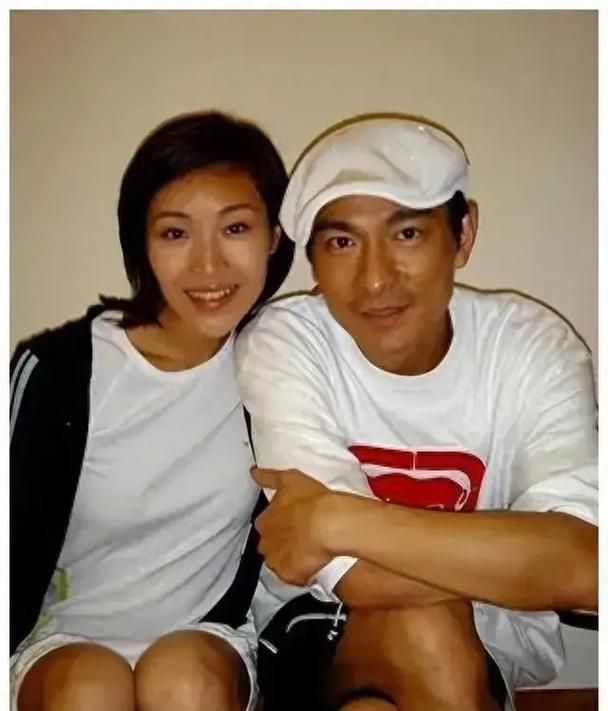 刘德华有几个妻子 揭秘天王的感情生活