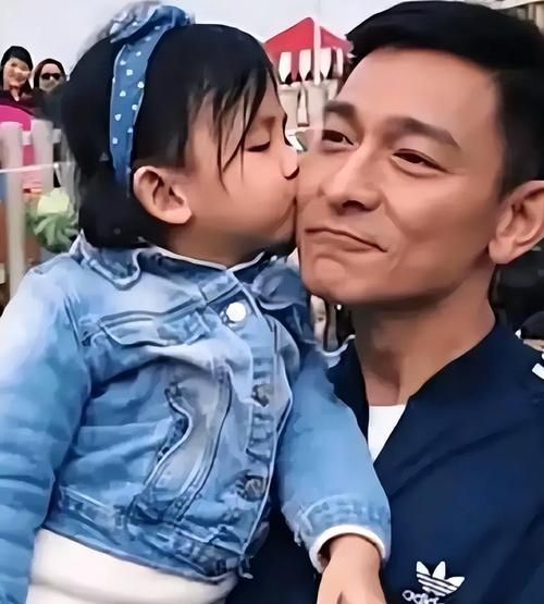 刘德华有几个子女揭秘天王的家庭生活