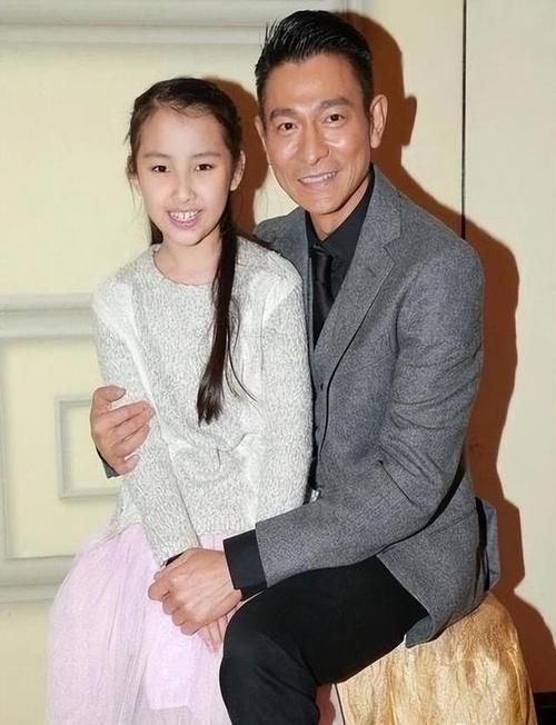 刘德华有几个子女揭秘天王的家庭生活