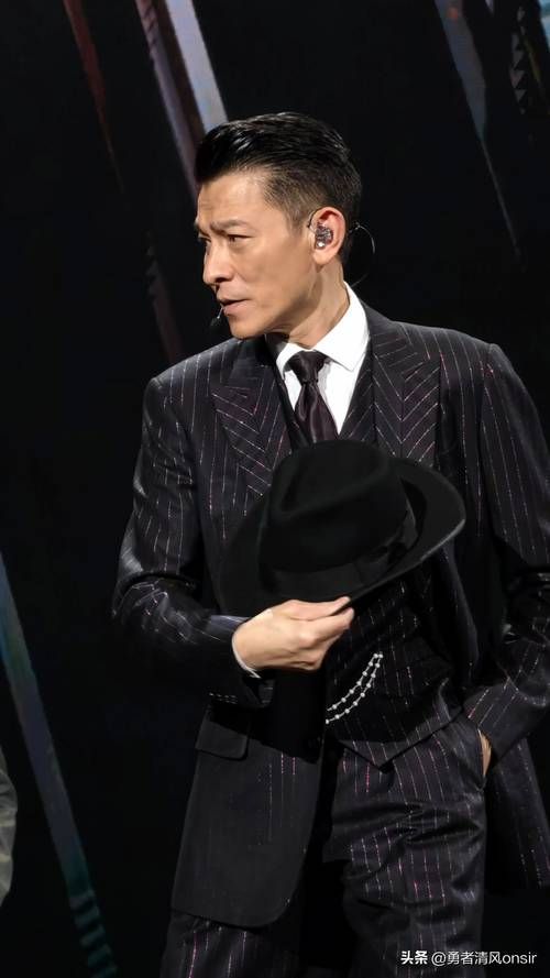 刘德华李嘉欣吻戏曝光 两人甜蜜互动引热议