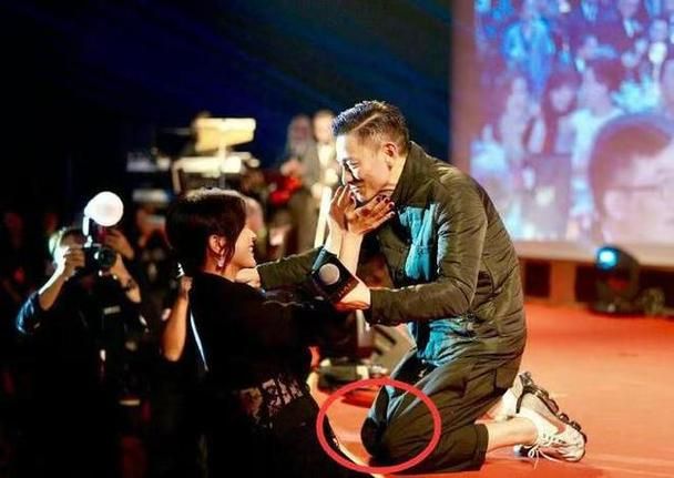 刘德华杨颖罕见合照曝光，背后隐藏的秘密是什么？