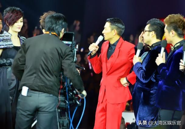 刘德华湖南跨年表演评价 专业歌手实力碾压全场