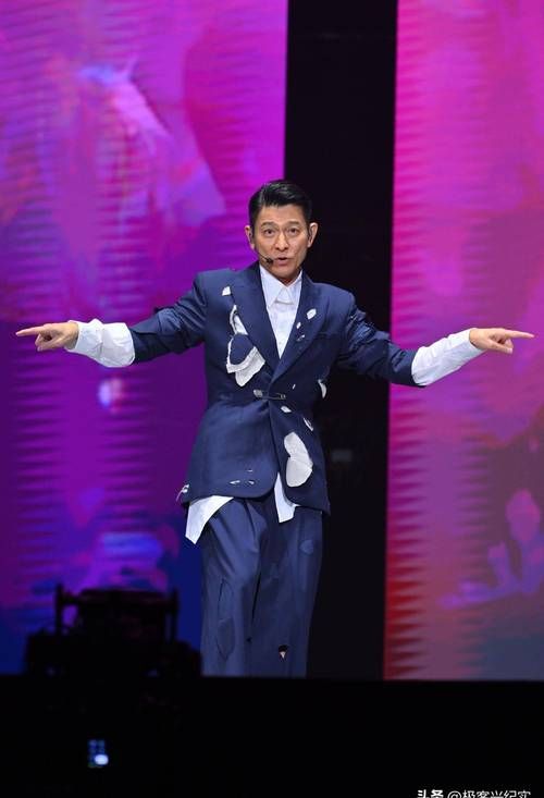 刘德华湖南跨年表演评价 专业歌手实力碾压全场