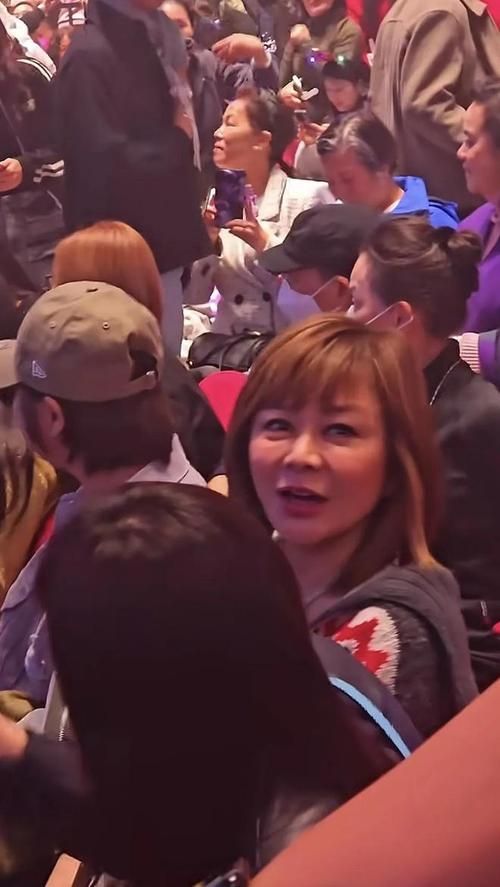 刘德华演唱会嘉宾关之琳出场瞬间引爆网络