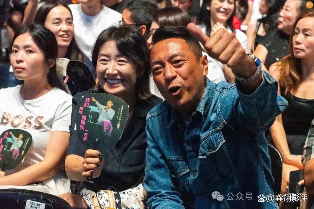 刘德华演唱会姜皓文夫妇现身助阵，背后故事令人感动