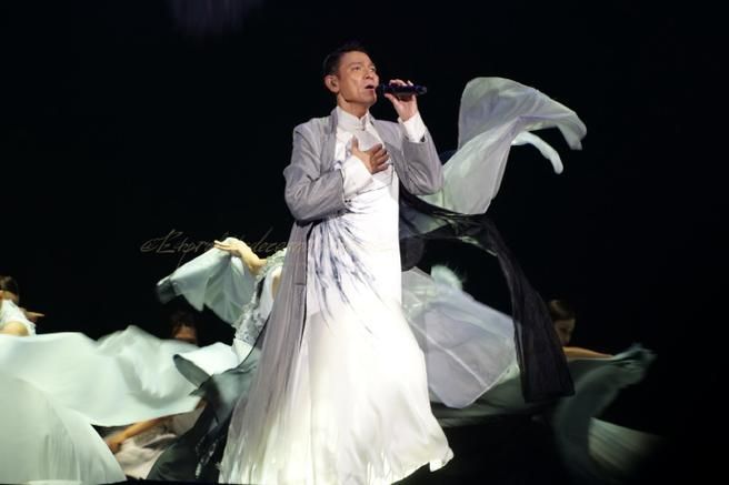 刘德华演唱会完整版回放：一睹天王风采