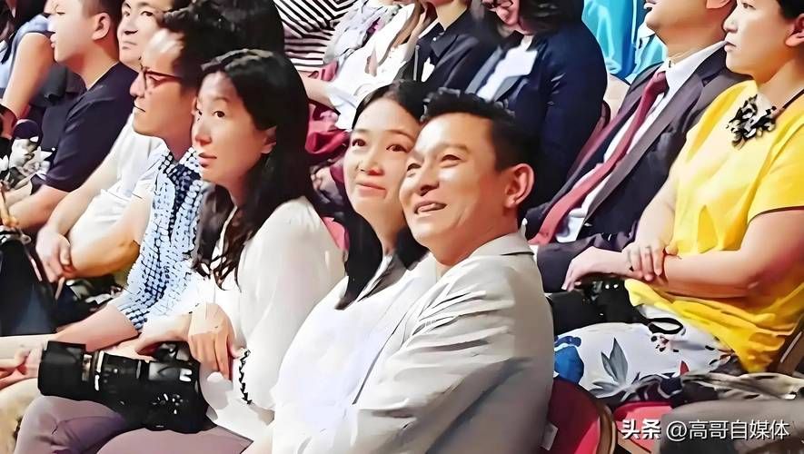 刘德华演唱会惊喜瞬间抱朱丽倩引全场尖叫