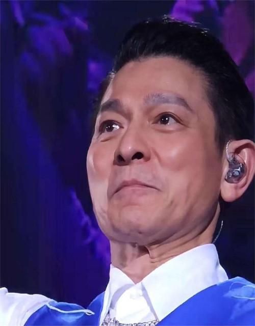 刘德华演唱会惊喜瞬间抱朱丽倩引全场尖叫