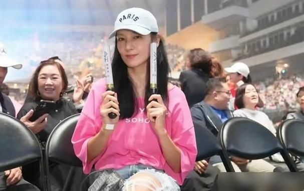 刘德华演唱会林熙蕾现身，引发粉丝热议