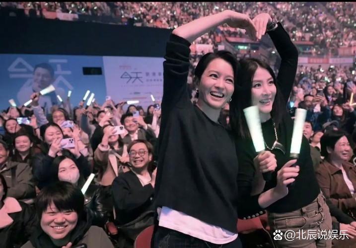 刘德华演唱会梁咏琪惊喜现身，青春回忆杀！