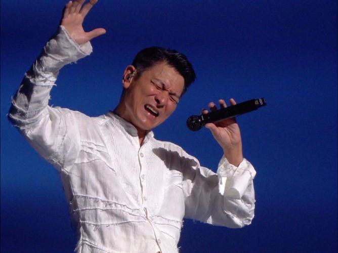 刘德华演唱会落泪！台下歌迷跟着哭成一片，到底发生了什么？