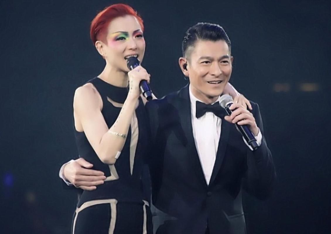 刘德华演唱会郑秀文惊喜现身，两人关系有多好？