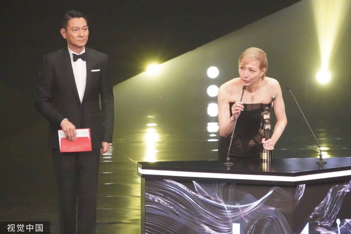 刘德华演唱会郑秀文惊喜现身，两人关系有多好？