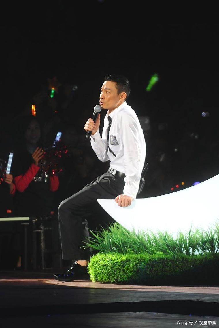 刘德华演唱会震撼开唱13万人现场见证天王魅力