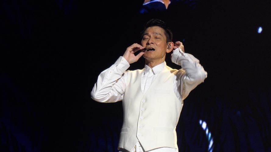 刘德华演唱会高清版：重温华仔经典金曲