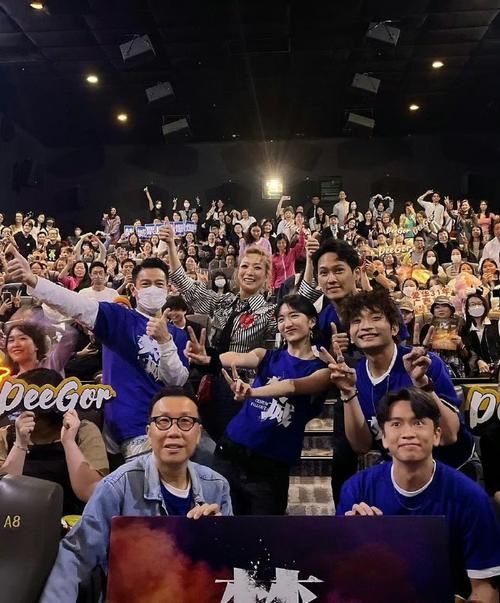 刘德华演唱会：郑秀文神秘现身，友谊令人动容