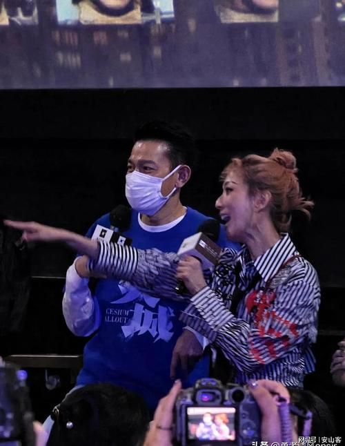 刘德华演唱会：郑秀文神秘现身，友谊令人动容