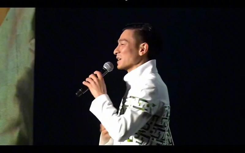 刘德华演唱我的老家就住在这个屯现场版视频合集
