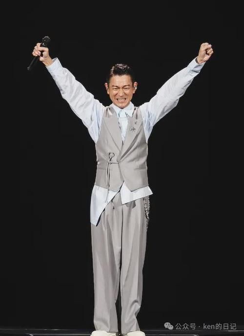 刘德华演唱我的老家就住在这个屯现场版视频合集