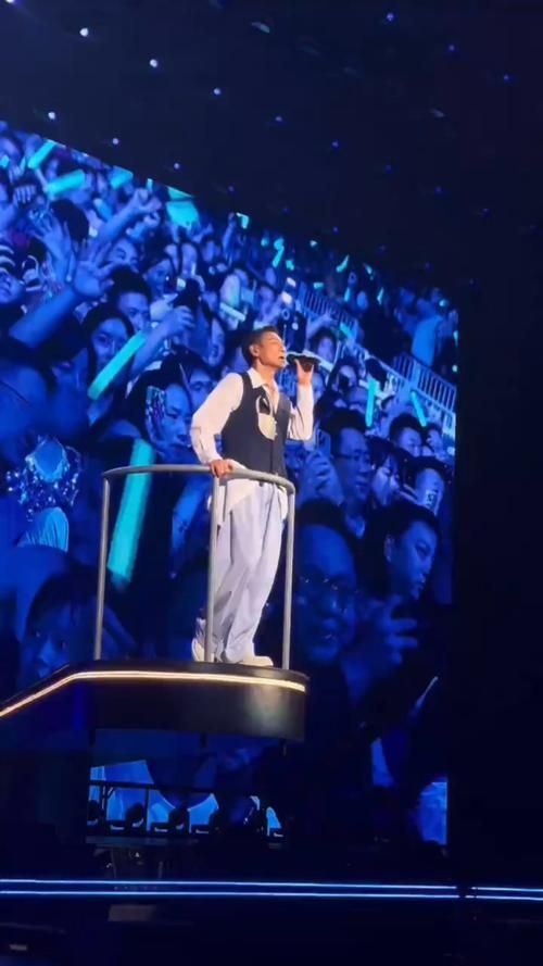 刘德华澳门演唱会：歌神经典回顾，不容错过的视听盛宴！
