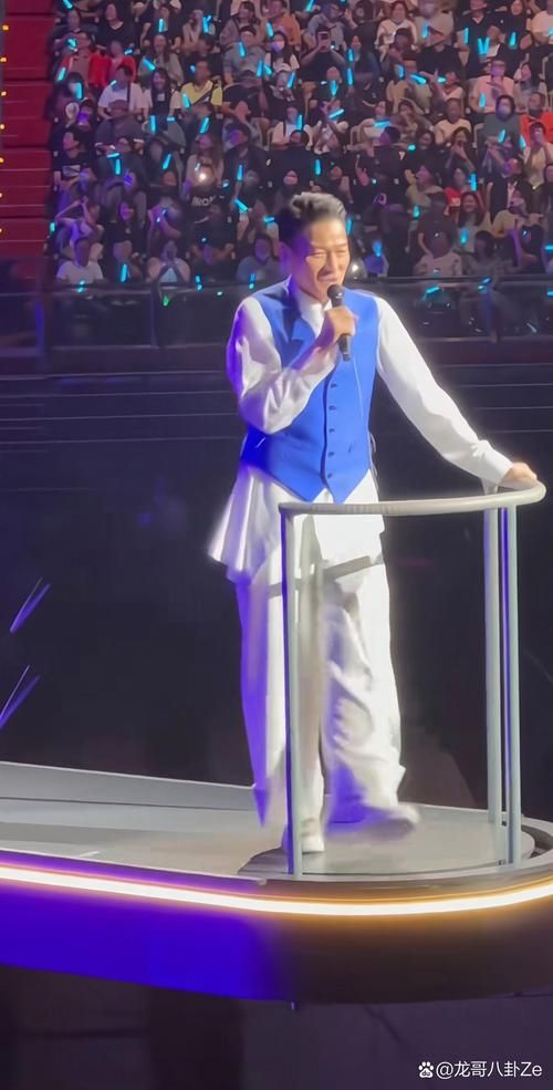 刘德华烟台演唱会现场实拍精彩瞬间回顾