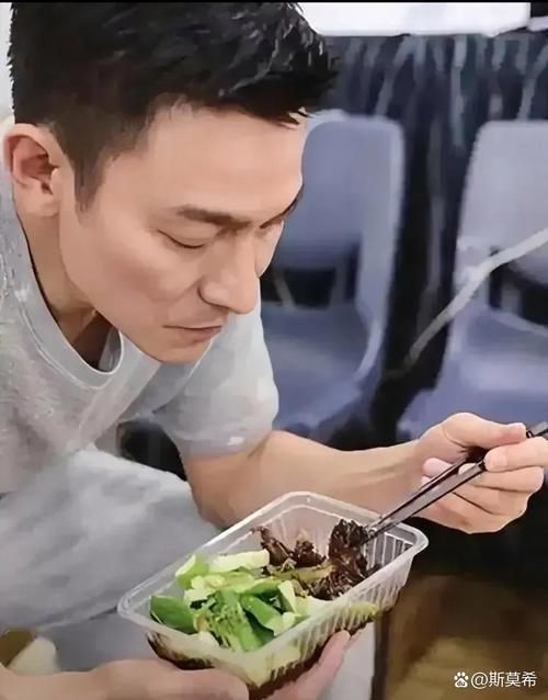 刘德华烧鸡口感绝了 网友实测好吃到停不下来