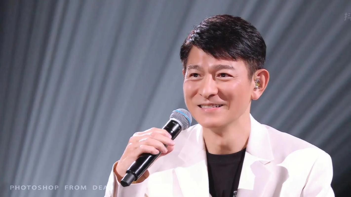 刘德华照片大全：高清图集，带你回顾天王经典瞬间