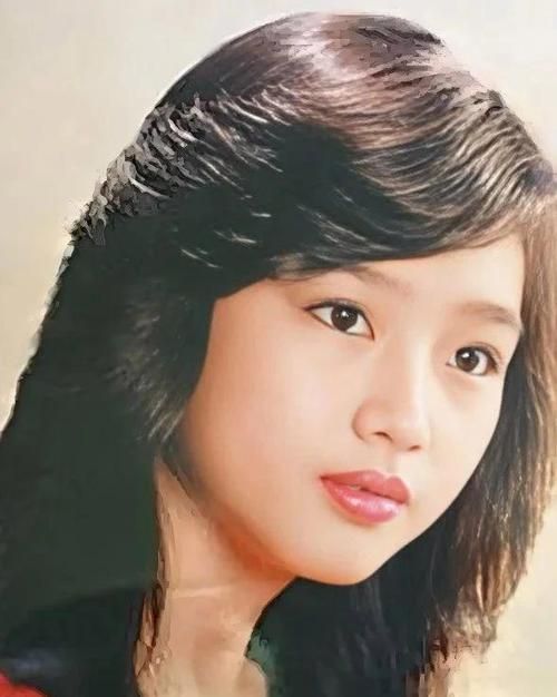 刘德华爱女多大年纪？罕见近照曝光气质优雅