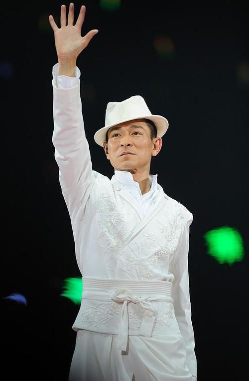 刘德华独唱我不够爱你深情演绎经典老歌