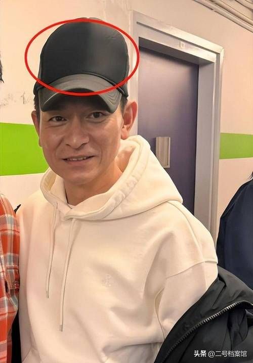 刘德华现在的照片流出 不老男神风采不减当年