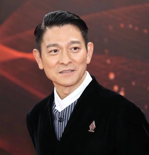 刘德华现在的照片流出 不老男神风采不减当年