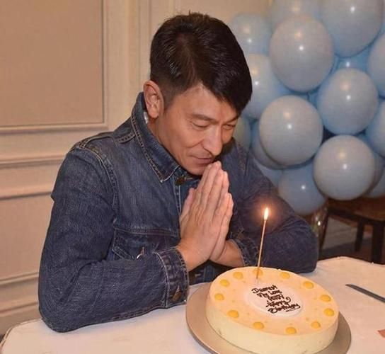 刘德华生日是几月几日 揭秘天王的出生日期