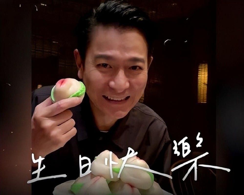 刘德华生日：粉丝齐聚庆生，见证天王魅力瞬间