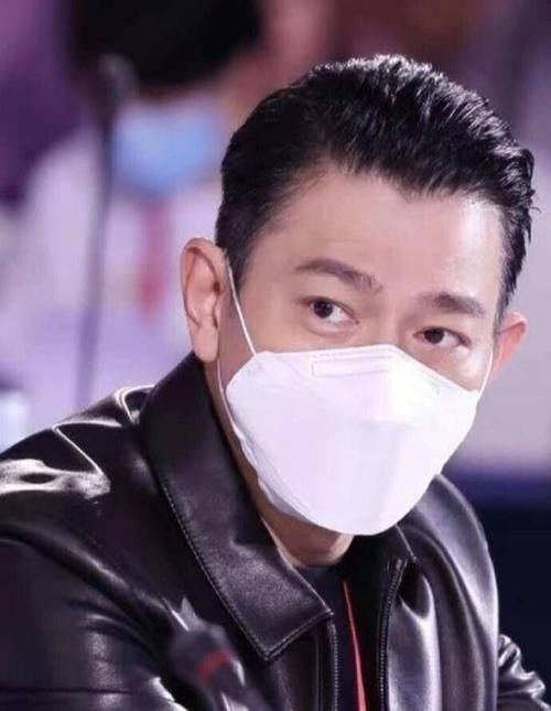 刘德华生活中抽烟吗他的日常习惯你知道吗