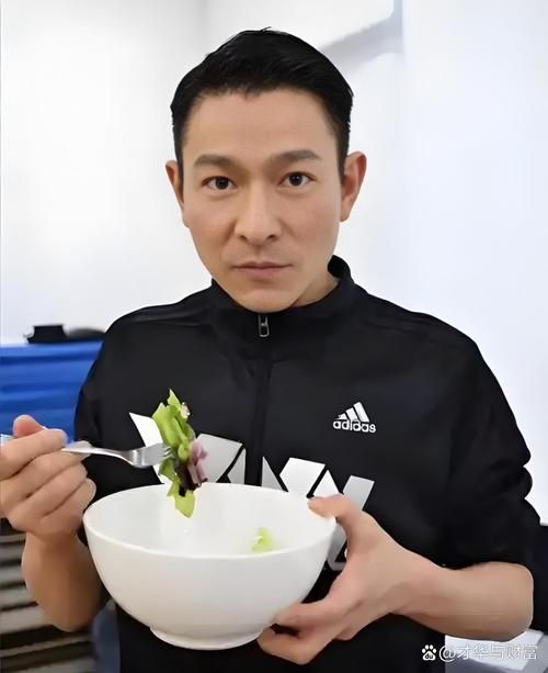 刘德华生活照曝光 私下状态超亲民引热议