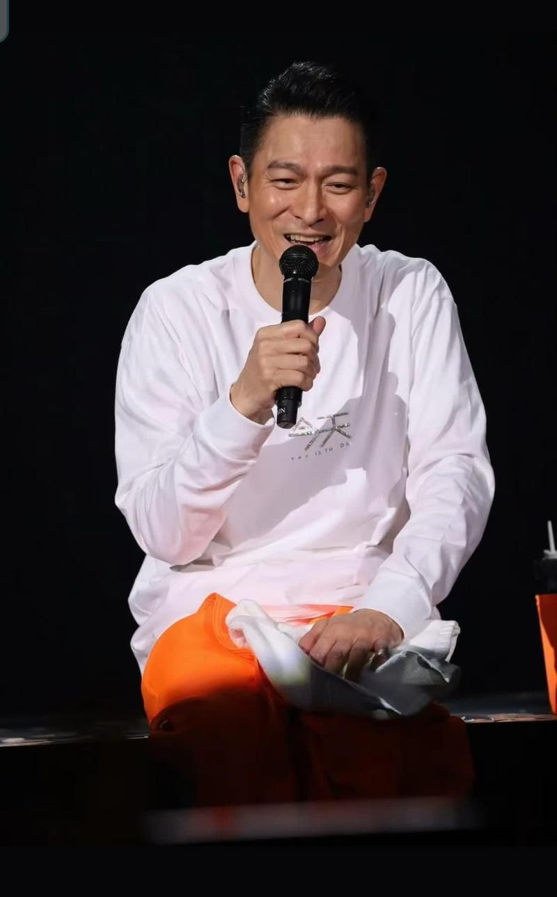 刘德华生活照曝光 私下状态超亲民引热议
