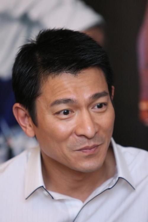 刘德华生辰八字解析看他如何成为天王巨星
