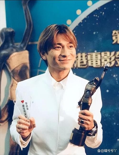 刘德华白发高清图片曝光 天王风采依旧不减当年