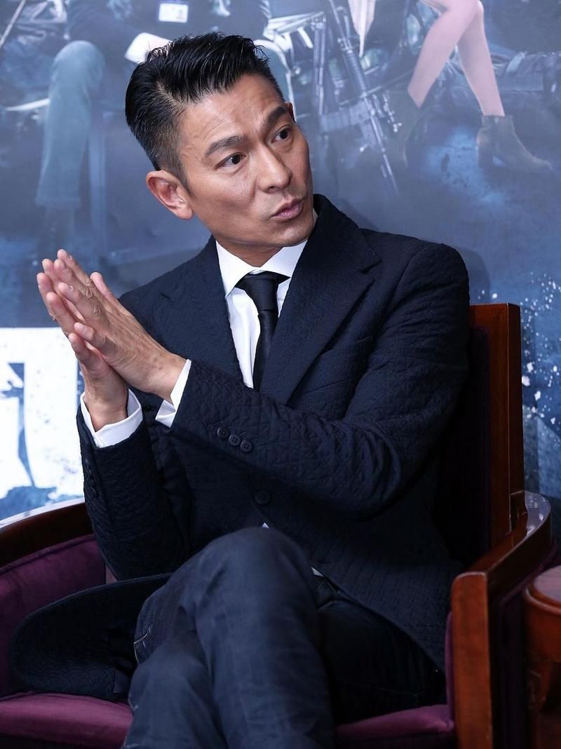 刘德华的个人资料简介 从出道到天王的成长历程
