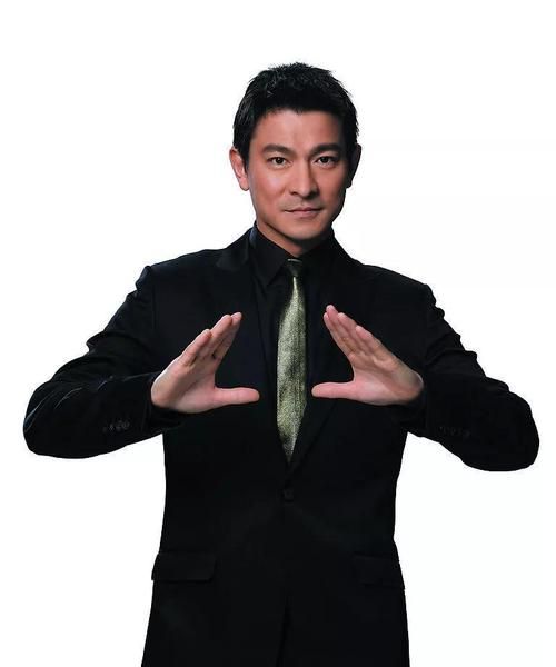 刘德华的个人资料简介 从出道到天王的成长历程