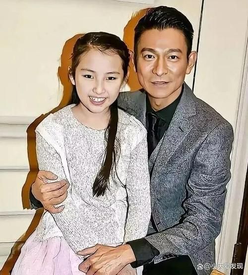 刘德华的儿子长什么样？看看他的家庭