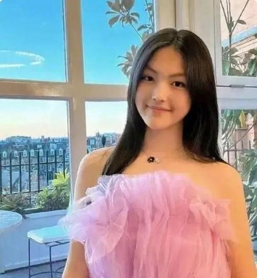 刘德华的女儿现在几岁？看看她如今的近照