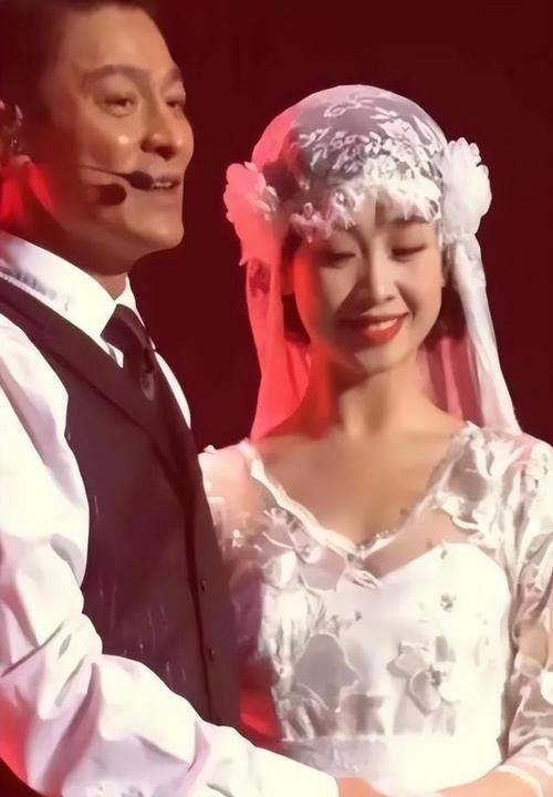 刘德华的女舞伴为什么总能成为焦点原因在这
