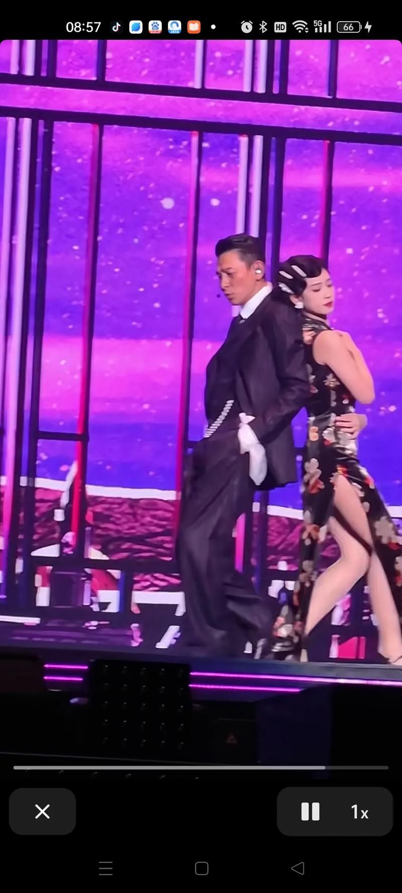 刘德华的女舞伴为什么总能成为焦点原因在这