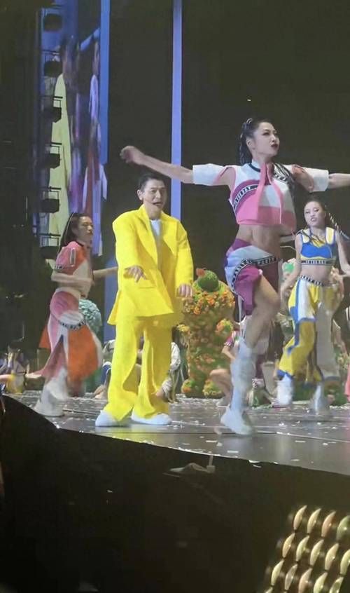 刘德华的女舞伴为什么总能成为焦点原因在这
