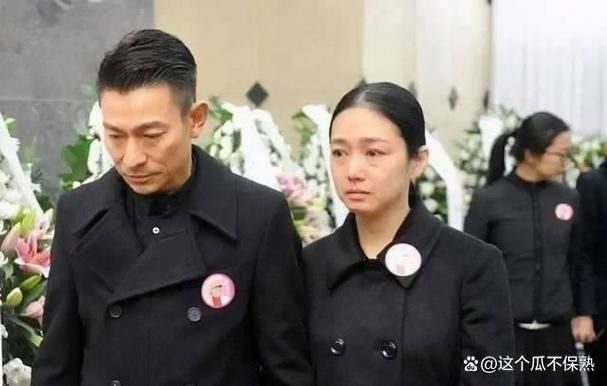 刘德华的妈妈叫什么 看看天王背后的女人是谁