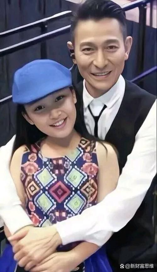 刘德华的妈妈叫什么 看看天王背后的女人是谁